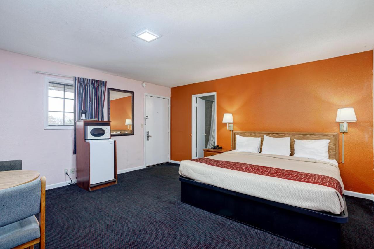 Regency Inn Fayetteville Extérieur photo
